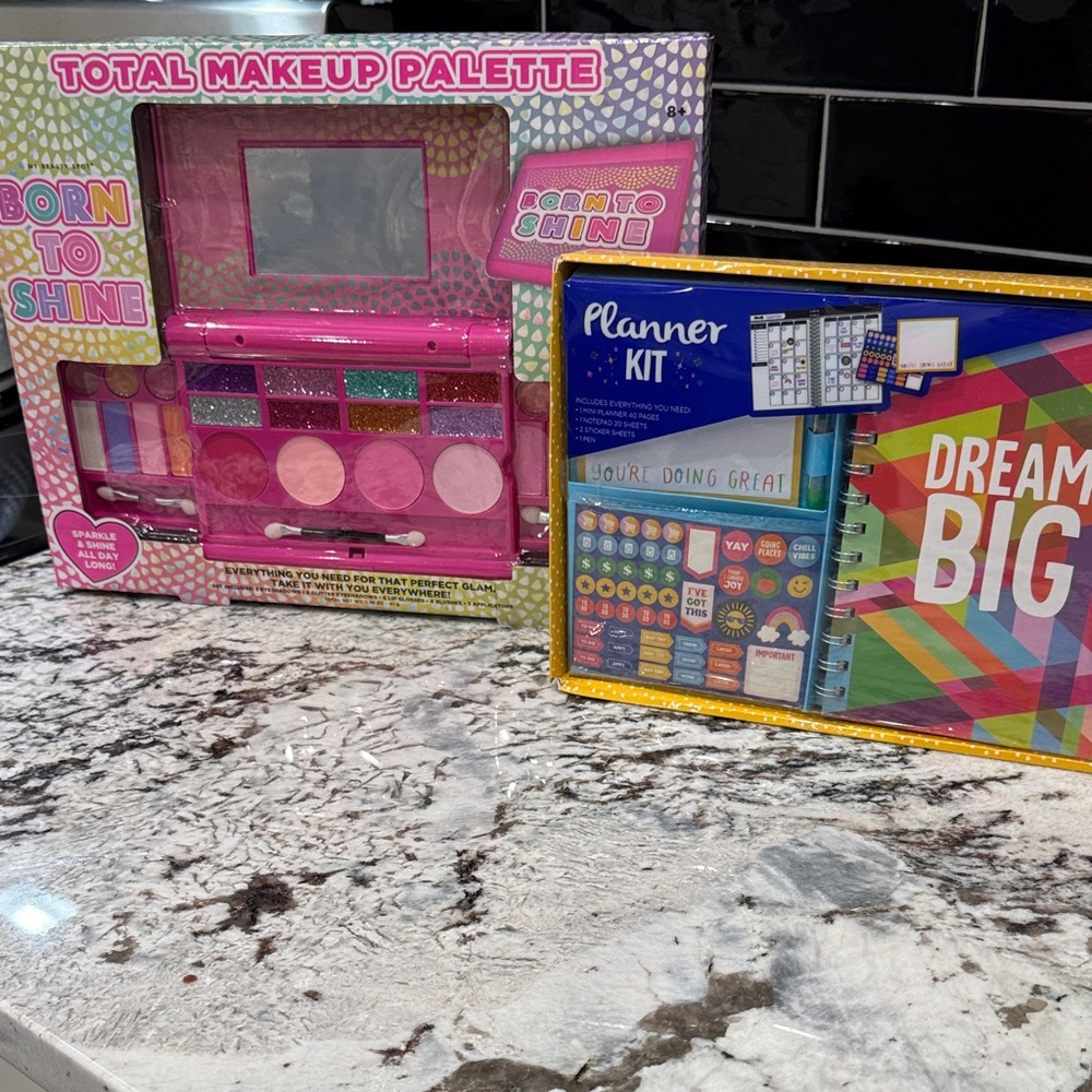 Total Makeup Palette for Kids - Pink